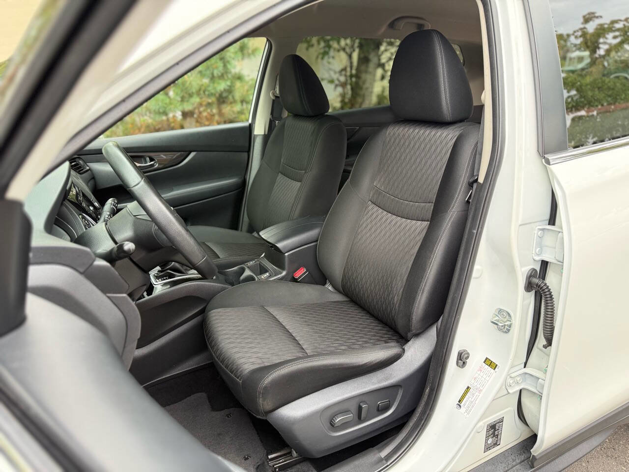 Used 2019 Nissan Rogue SV AWD/4WD image 9