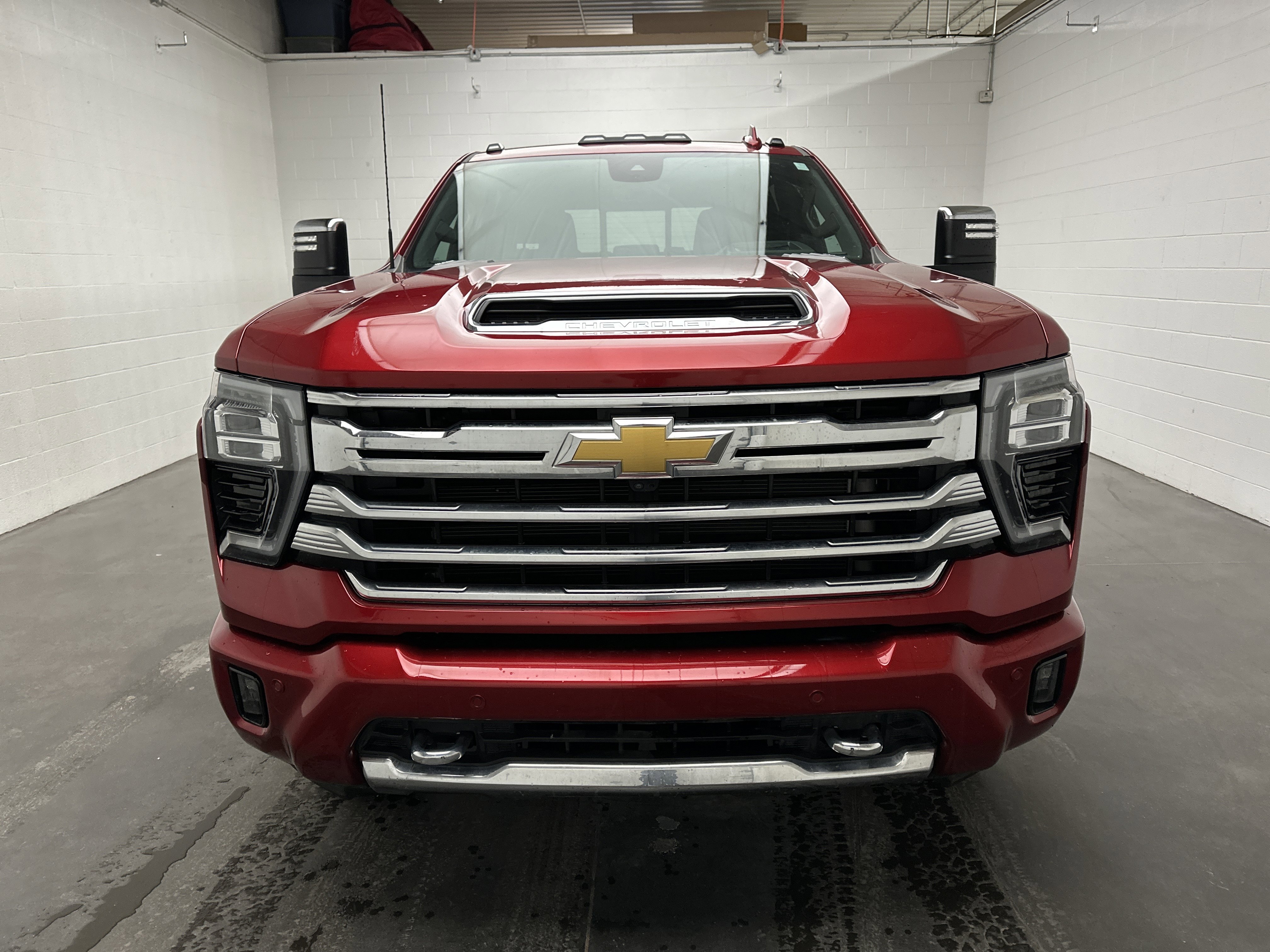 Used 2024 Chevrolet Silverado 2500 High Country w/ Technology Package image 4