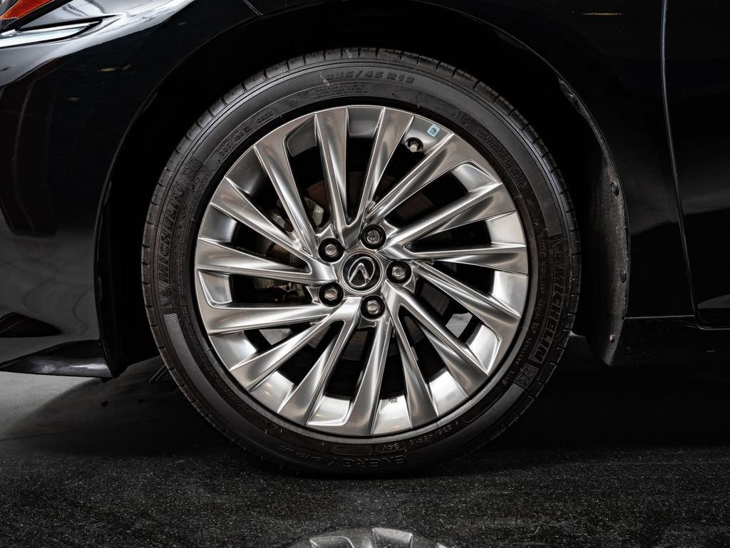 Certified 2020 Lexus ES 300h Ultra Luxury w/ Accessory Package FWD image 13