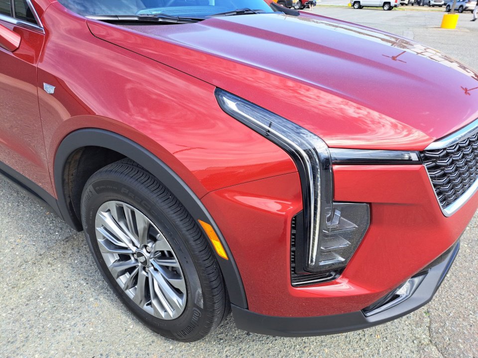 Used 2025 Cadillac XT4 Premium Luxury w/ Cold Weather Package FWD image 16