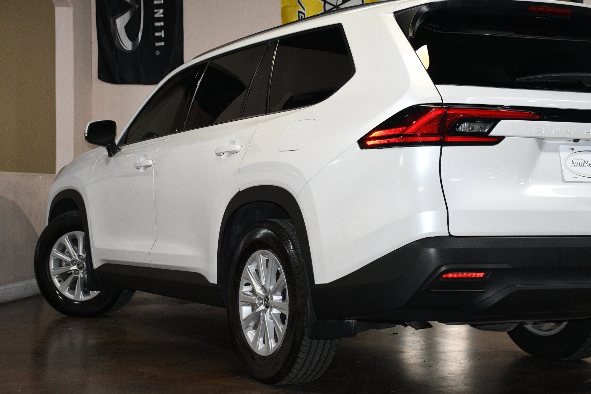 Used 2024 Toyota Grand Highlander FWD image 55