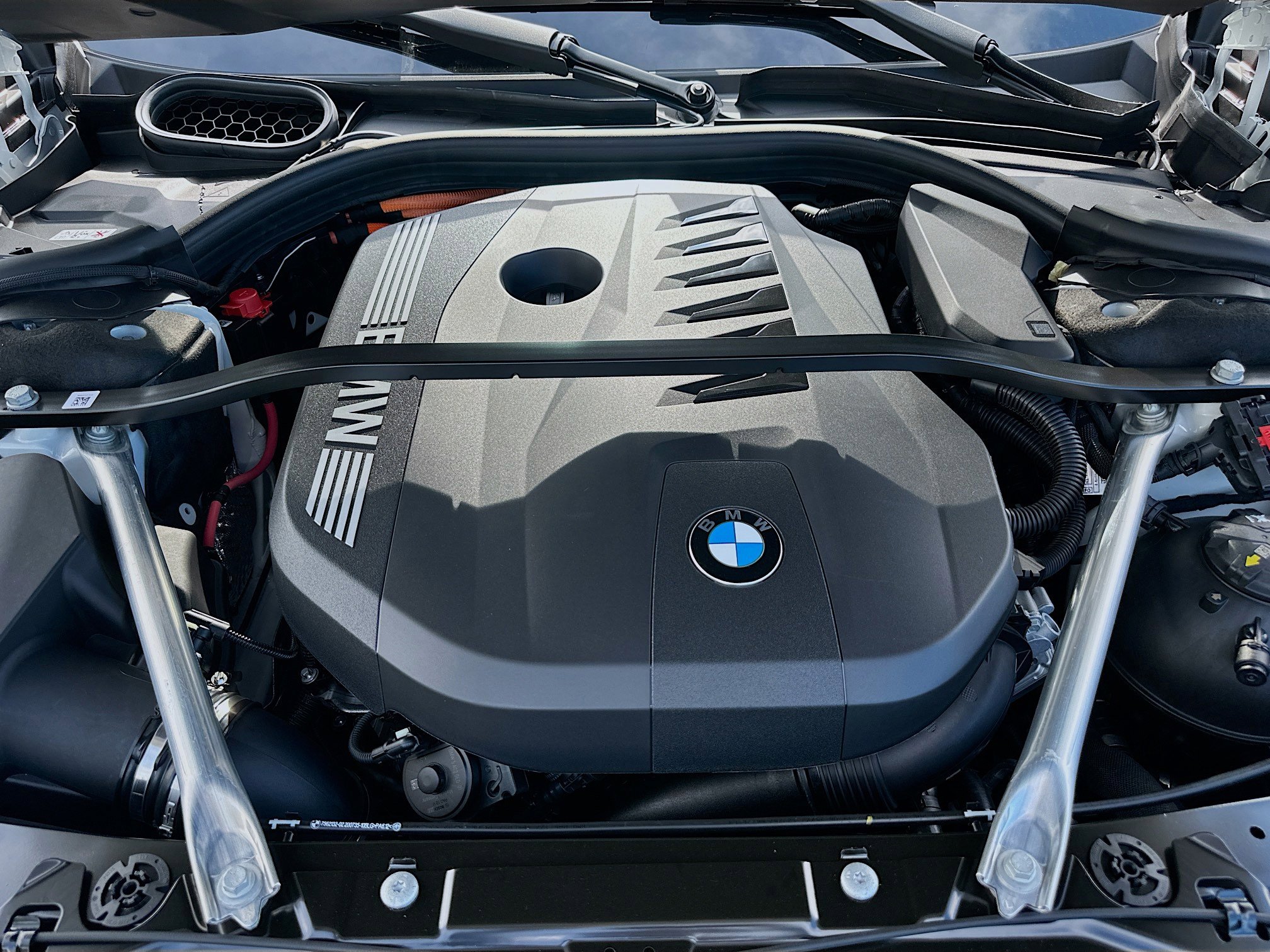 New 2026 BMW 750e xDrive w/ Premium Package image 25