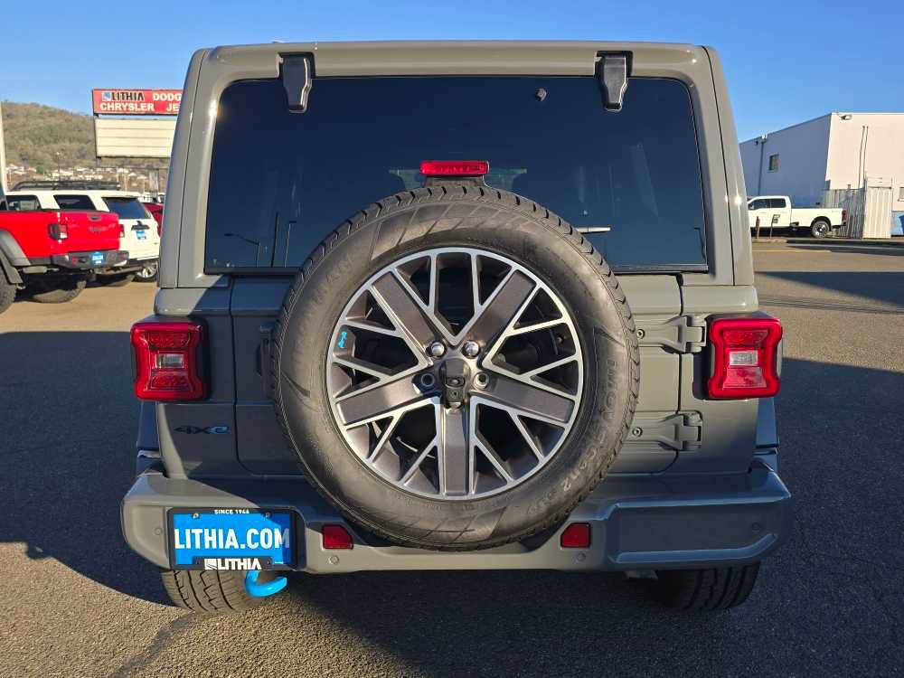 Used 2022 Jeep Wrangler Unlimited Sahara image 4