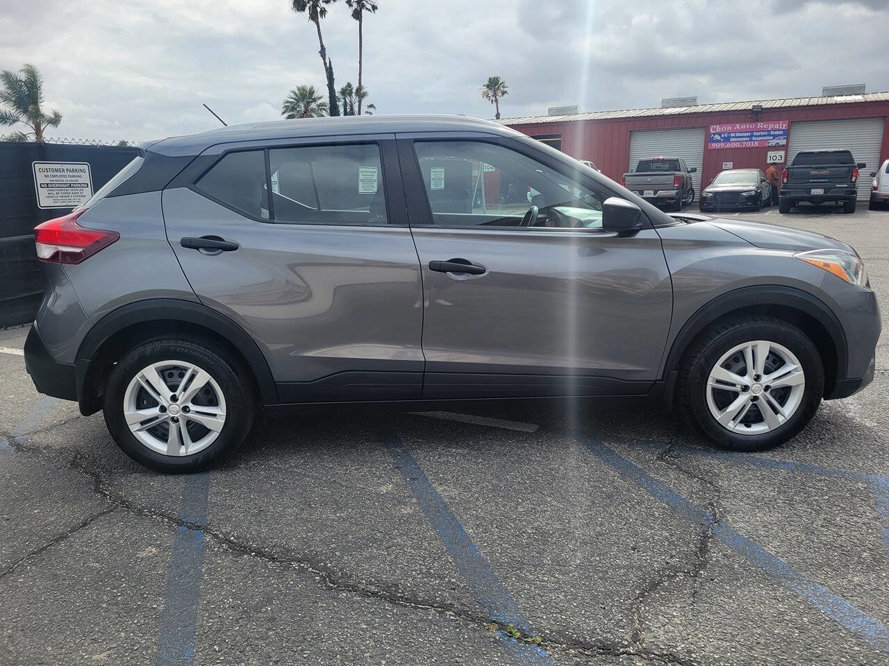 Used 2019 Nissan Kicks S FWD image 7