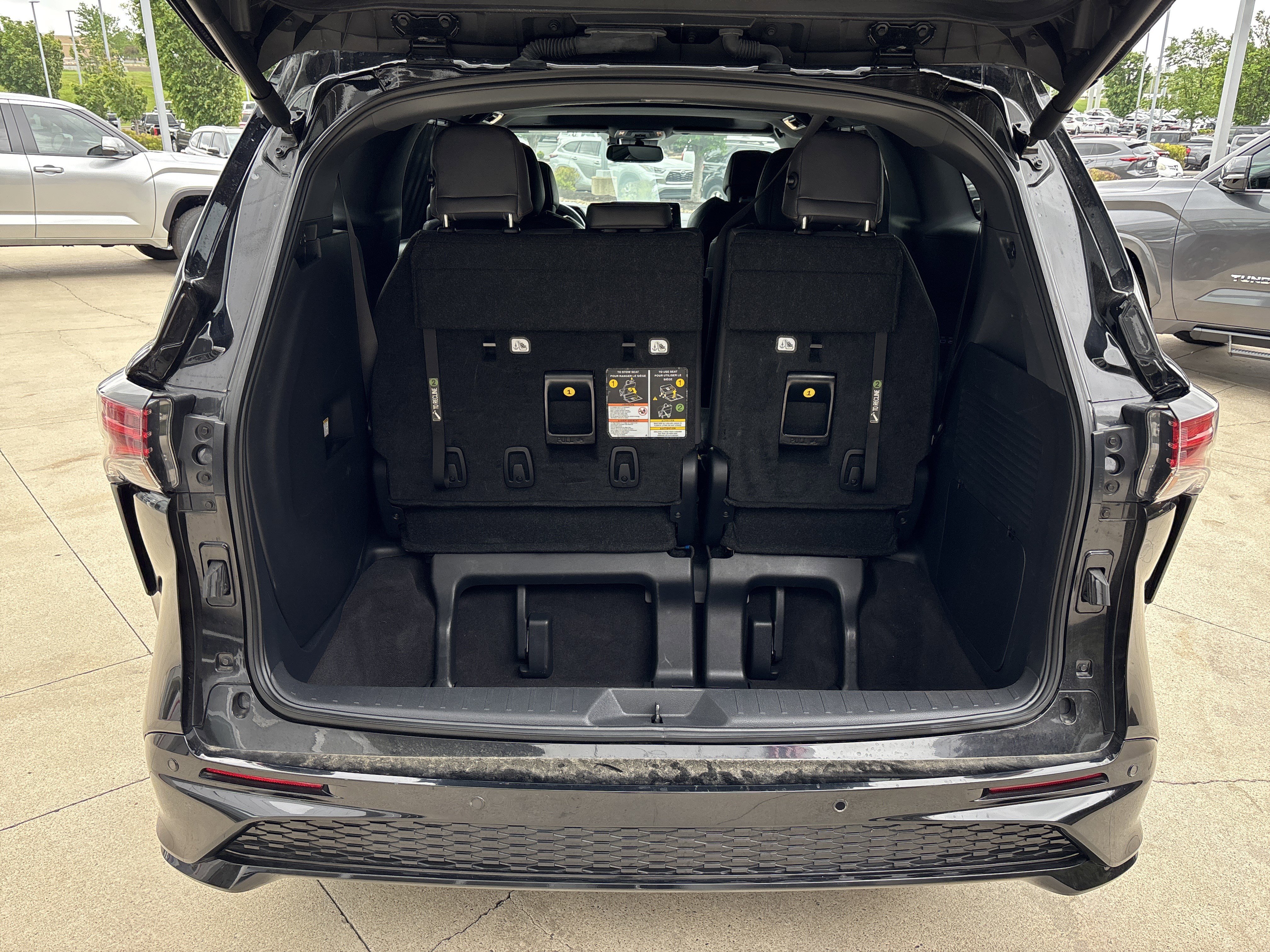 Used 2024 Toyota Sienna XSE FWD image 31