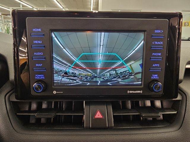 Used 2021 Toyota RAV4 LE AWD/4WD image 16