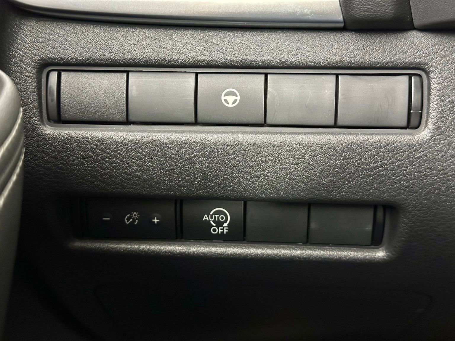 Used 2023 Nissan Rogue SV image 18