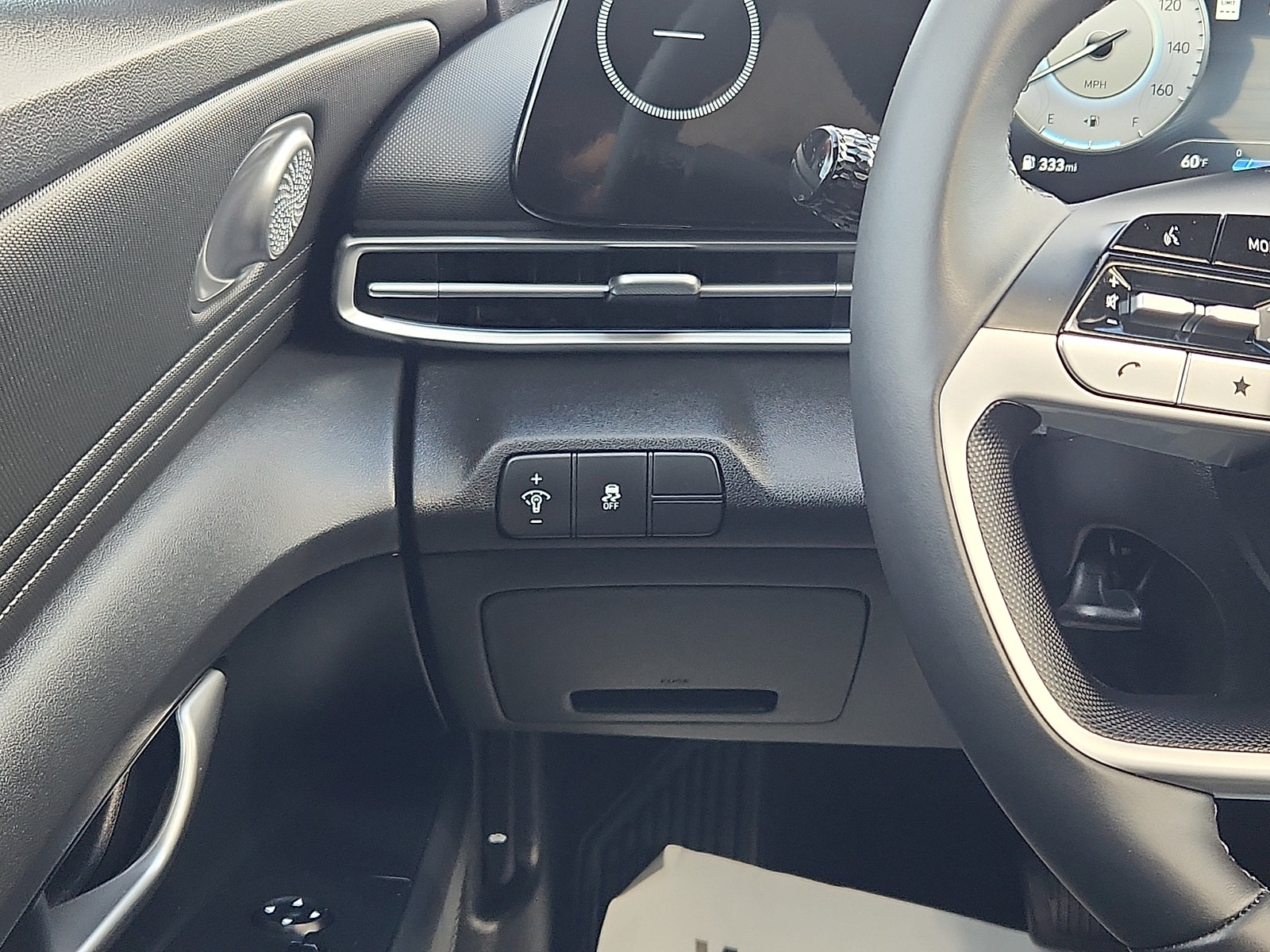 Certified 2025 Hyundai Elantra Limited FWD image 12