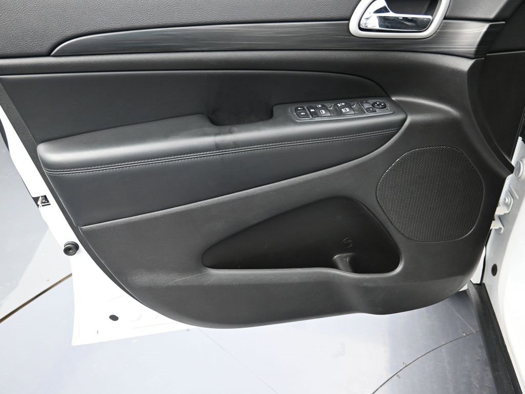 Used 2020 Jeep Grand Cherokee Laredo w/ Laredo X Package image 10