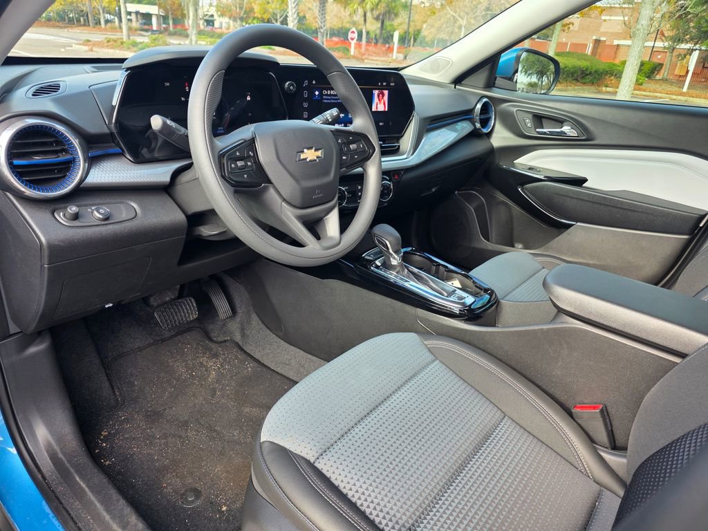 Certified 2025 Chevrolet Trax LT image 11