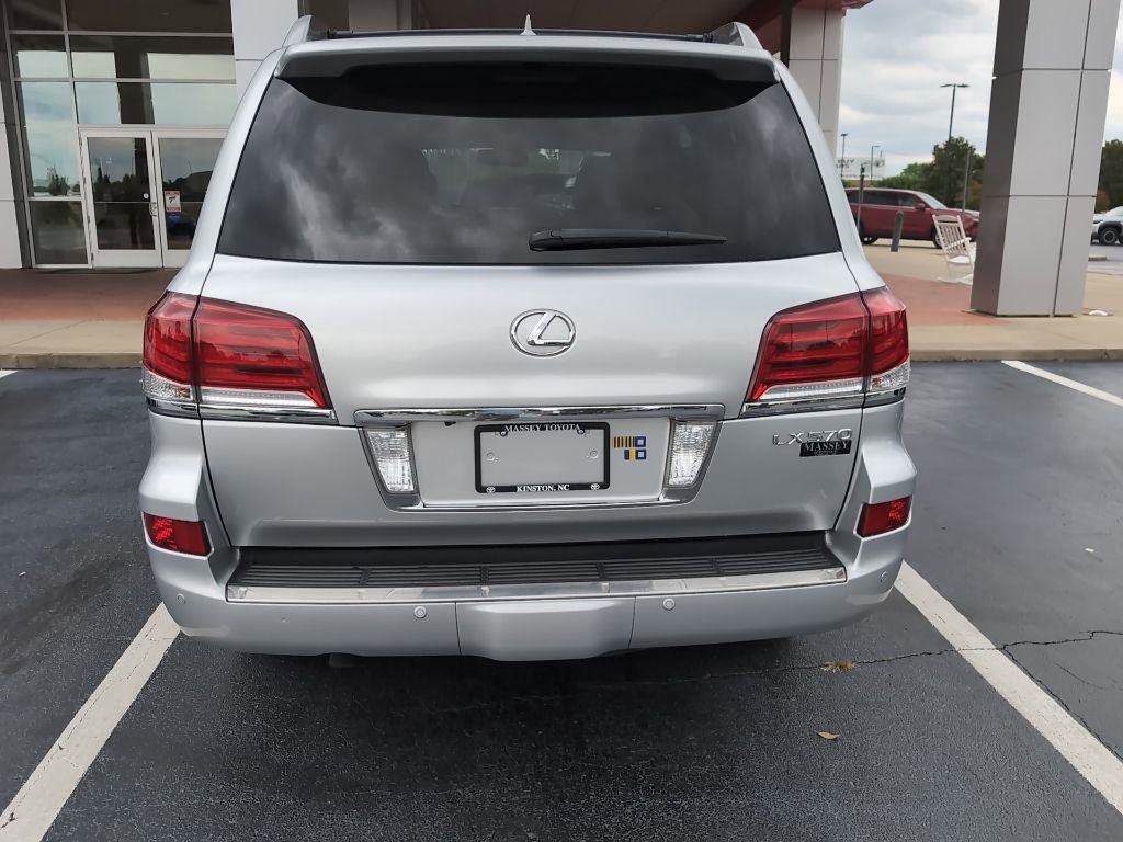 Used 2013 Lexus LX 570 4WD w/ Luxury Pkg image 3