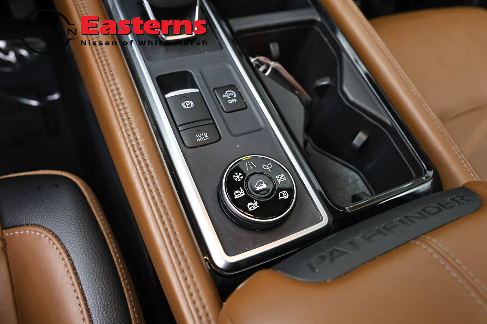 Used 2024 Nissan Pathfinder Platinum w/ Black Appearance Package AWD/4WD image 20