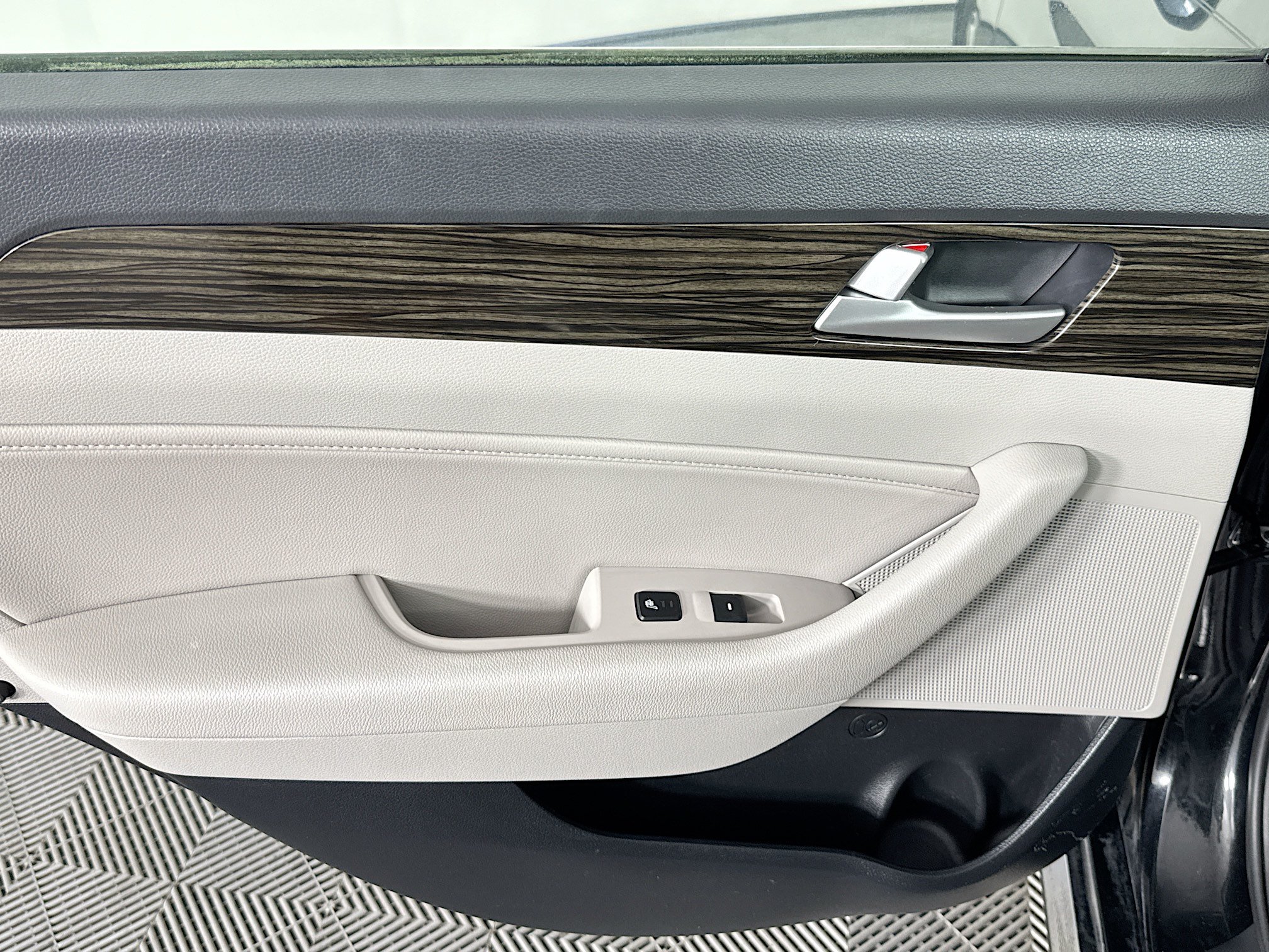 Used 2016 Hyundai Sonata Limited FWD image 24