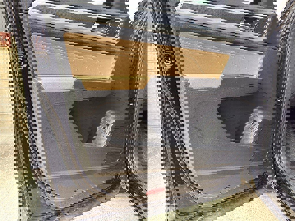 Used 2023 Volkswagen Atlas Cross Sport SE w/ Panoramic Sunroof Package image 21