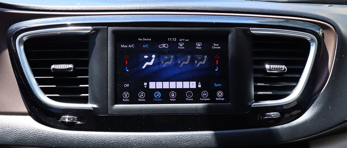 Used 2021 Chrysler Voyager Lxi FWD image 49