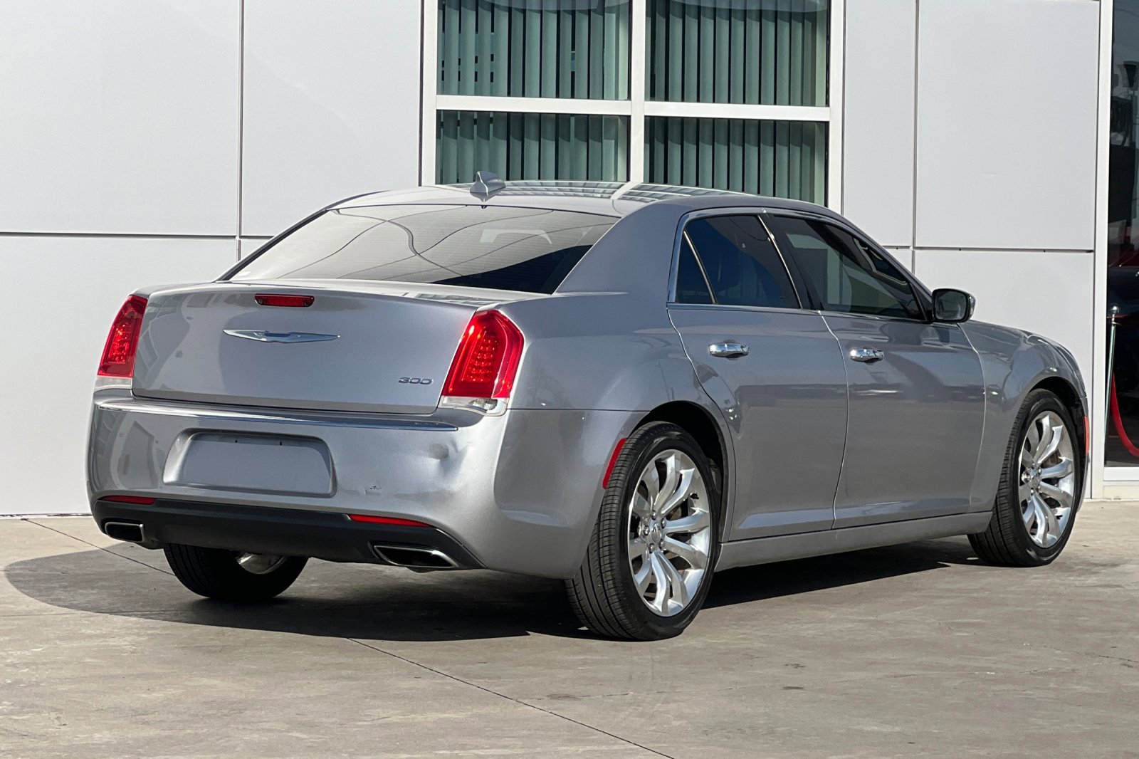 Used 2018 Chrysler 300 Limited image 4