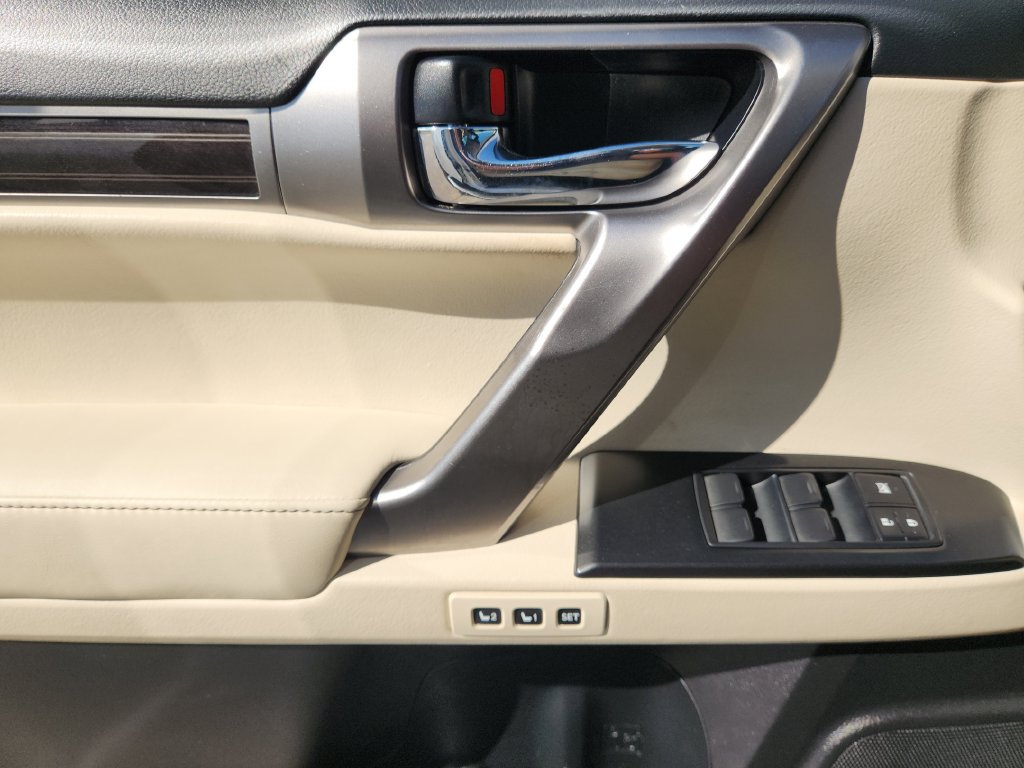 Used 2022 Lexus GX 460 Luxury w/ Off Road Package AWD/4WD image 26