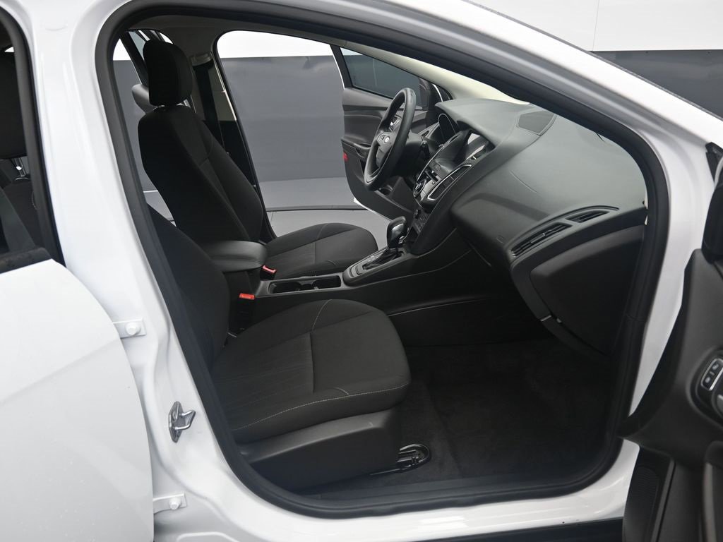 Used 2017 Ford Focus SEL image 34