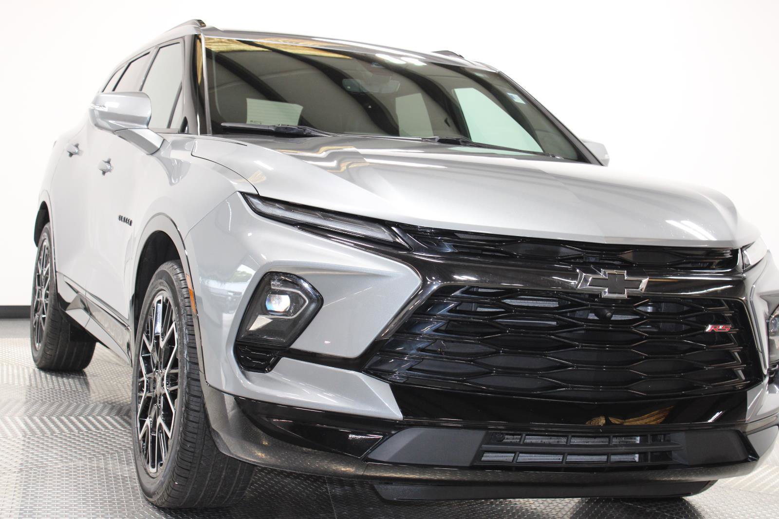 Used 2024 Chevrolet Blazer RS w/ Driver Confidence II Package FWD image 3