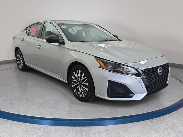 Certified 2024 Nissan Altima 2.5 SV FWD image 3