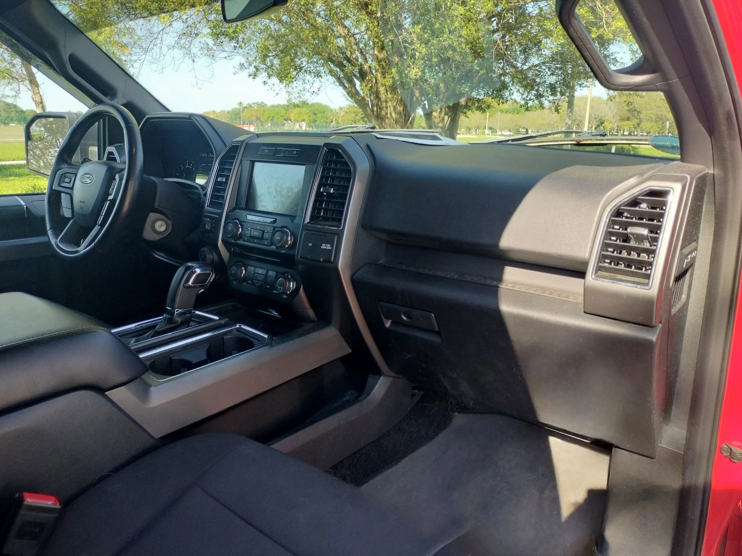 Used 2018 Ford F150 XLT w/ Equipment Group 302A Luxury AWD/4WD image 17