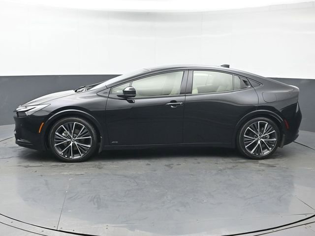 Used 2024 Toyota Prius XLE image 2