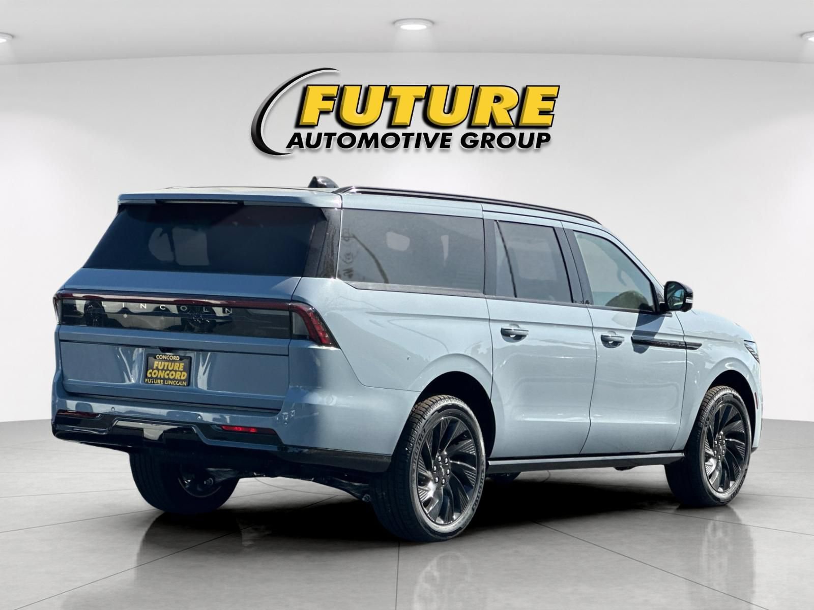 New 2026 Lincoln Navigator L Reserve w/ Jet Appearance Package AWD/4WD image 3