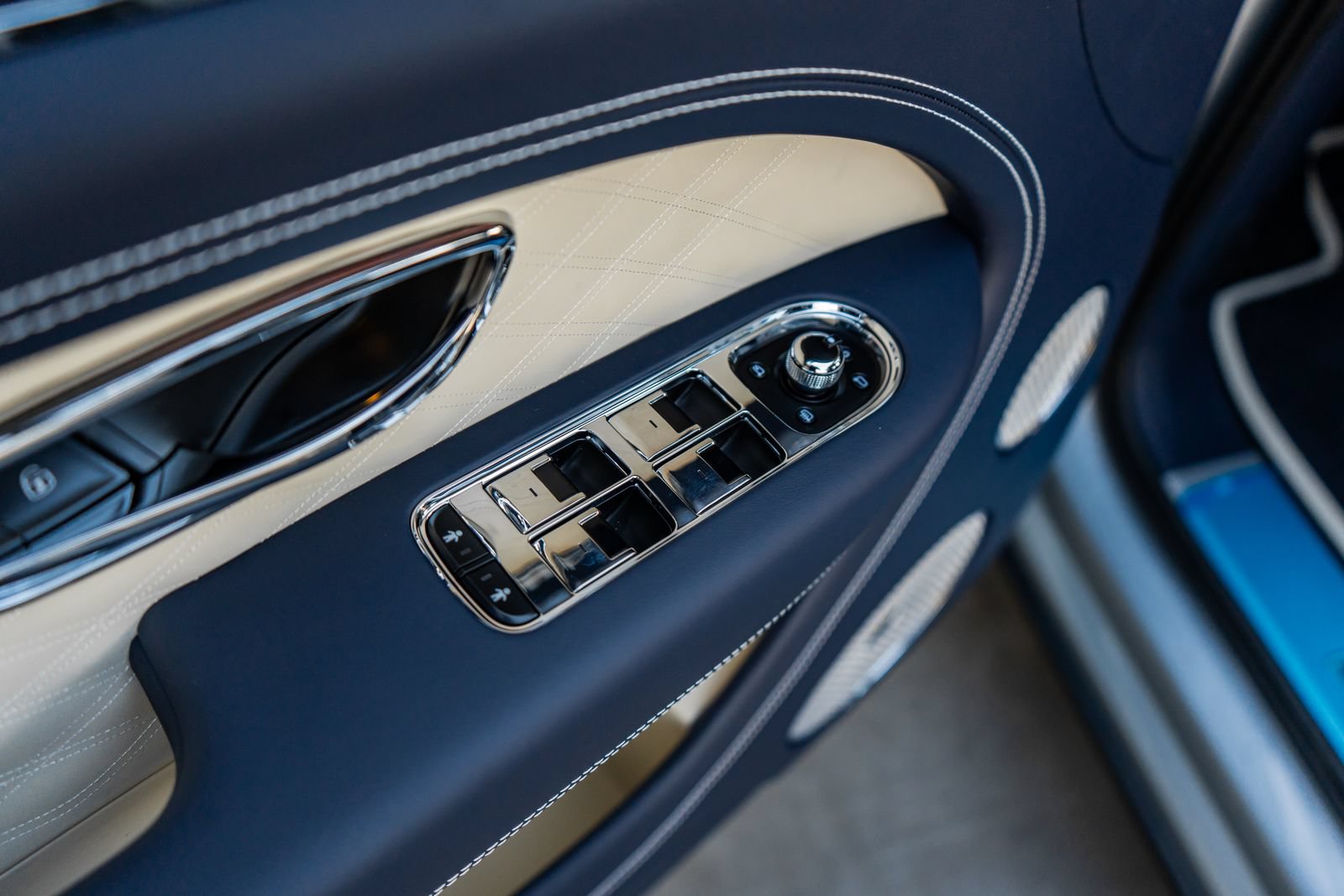 New 2026 Bentley Bentayga Extended Wheelbase AWD/4WD image 25