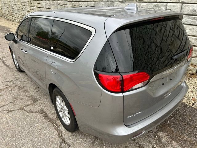 Certified 2017 Chrysler Pacifica Touring FWD image 4