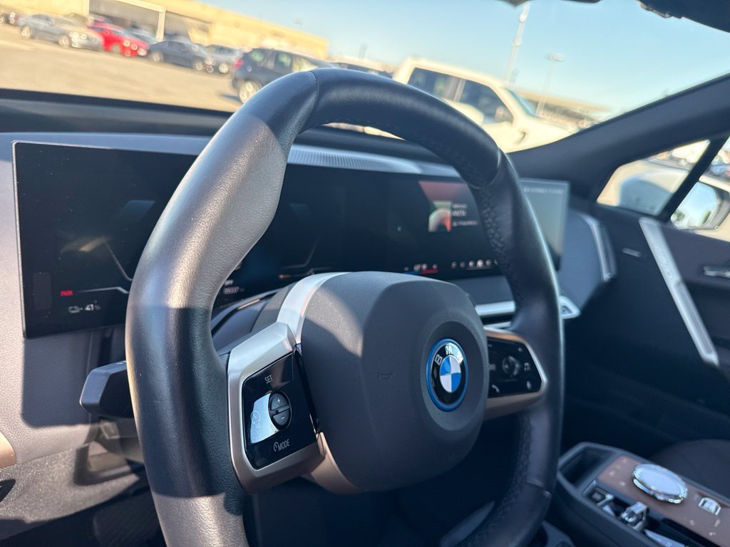 Used 2024 BMW iX xDrive50 w/ Premium Package AWD/4WD image 19