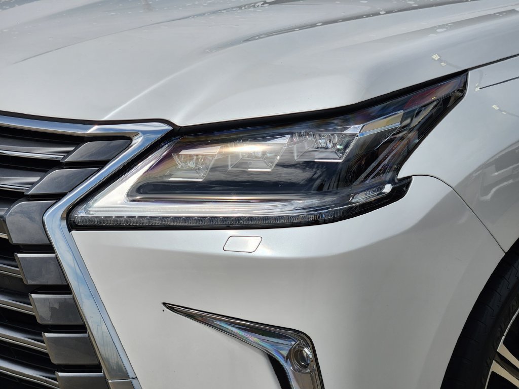 Used 2020 Lexus LX 570 4WD w/ 3rd Row & Luxury Pkg image 9