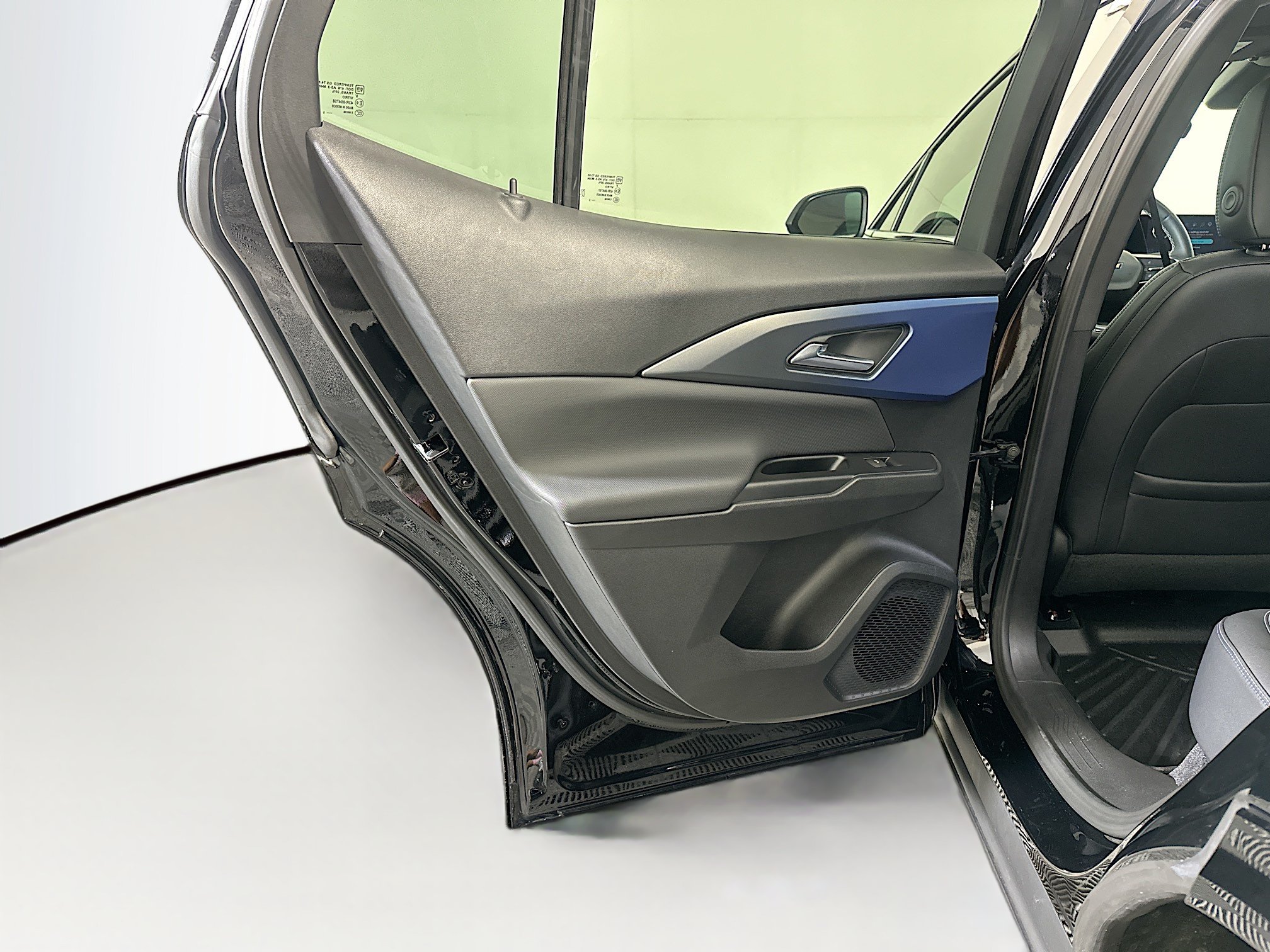 Used 2025 Chevrolet Equinox EV LT FWD image 27