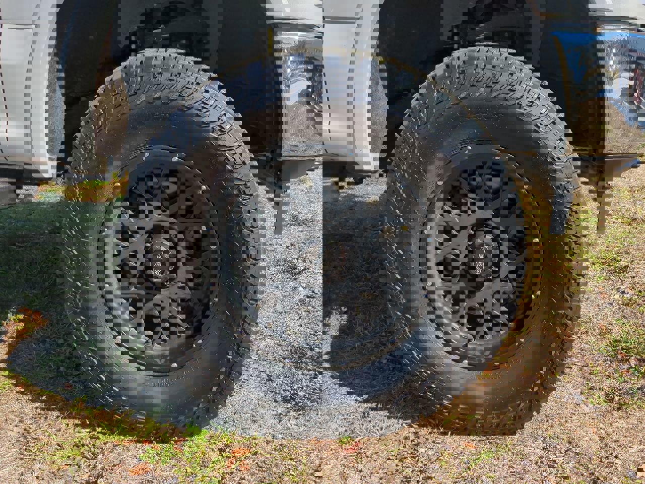 Used 2018 Ford F150 Lariat w/ Trailer Tow Package image 10