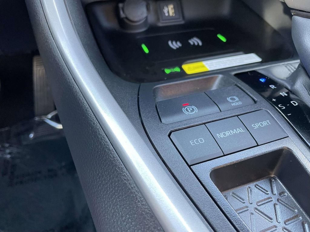 Used 2025 Toyota RAV4 XLE Premium image 43