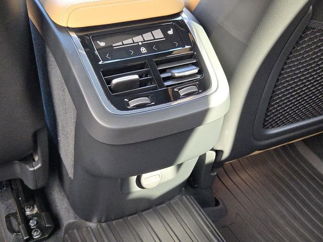 Certified 2024 Volvo XC60 B5 Ultimate w/ Protection Package Premier image 16