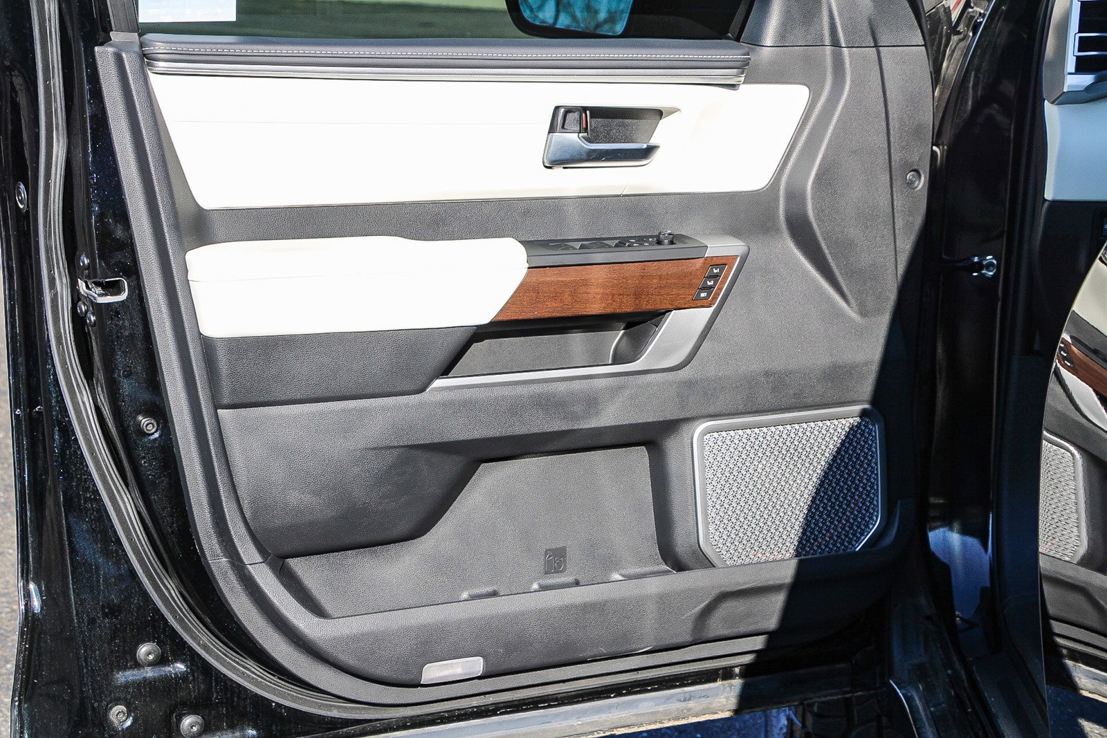 Used 2024 Toyota Tundra Capstone image 18