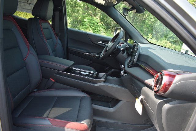 New 2027 Chevrolet Equinox RS w/ Convenience Package III FWD image 16
