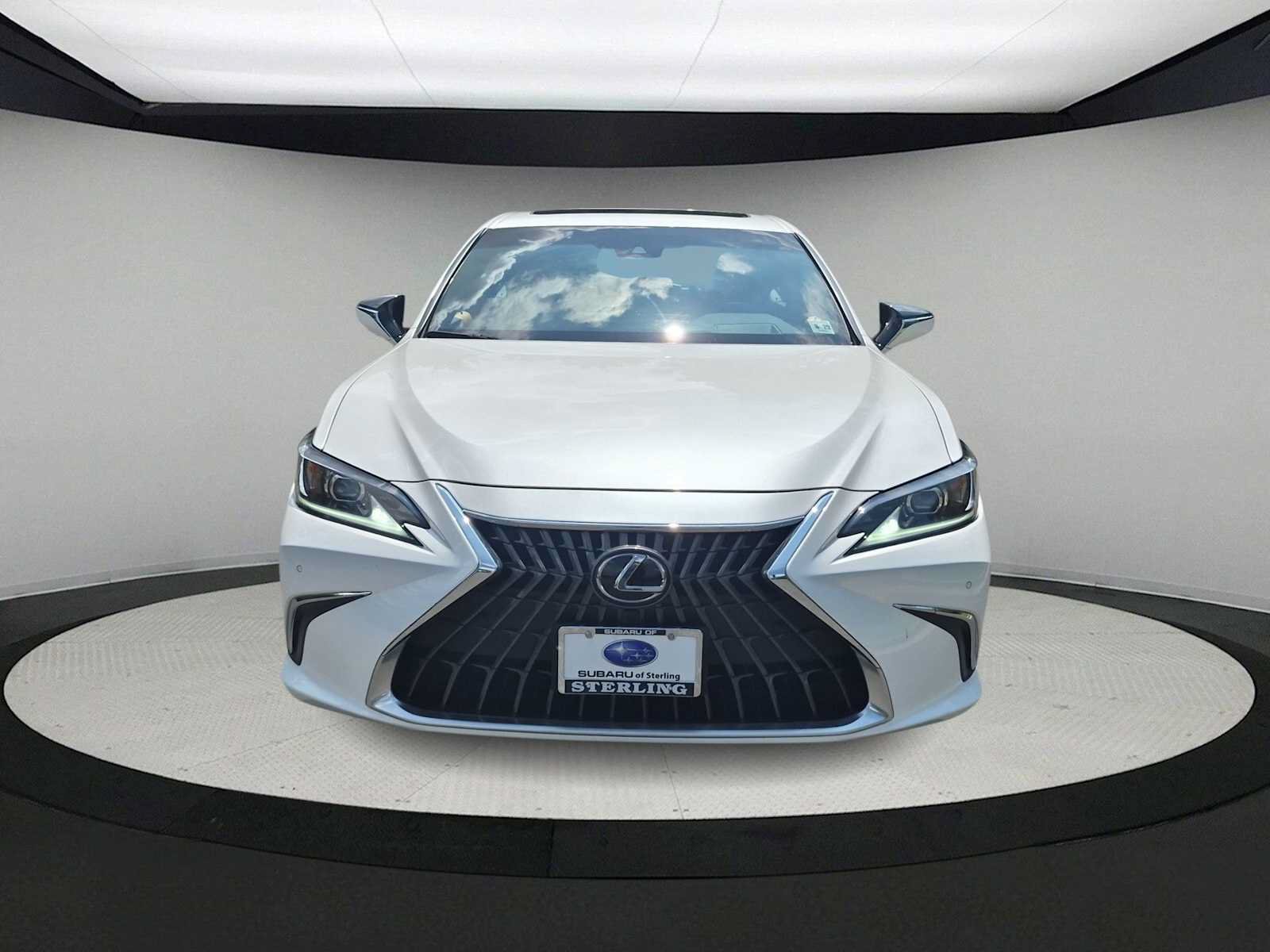 Used 2024 Lexus ES 300h w/ Technology Package FWD image 3