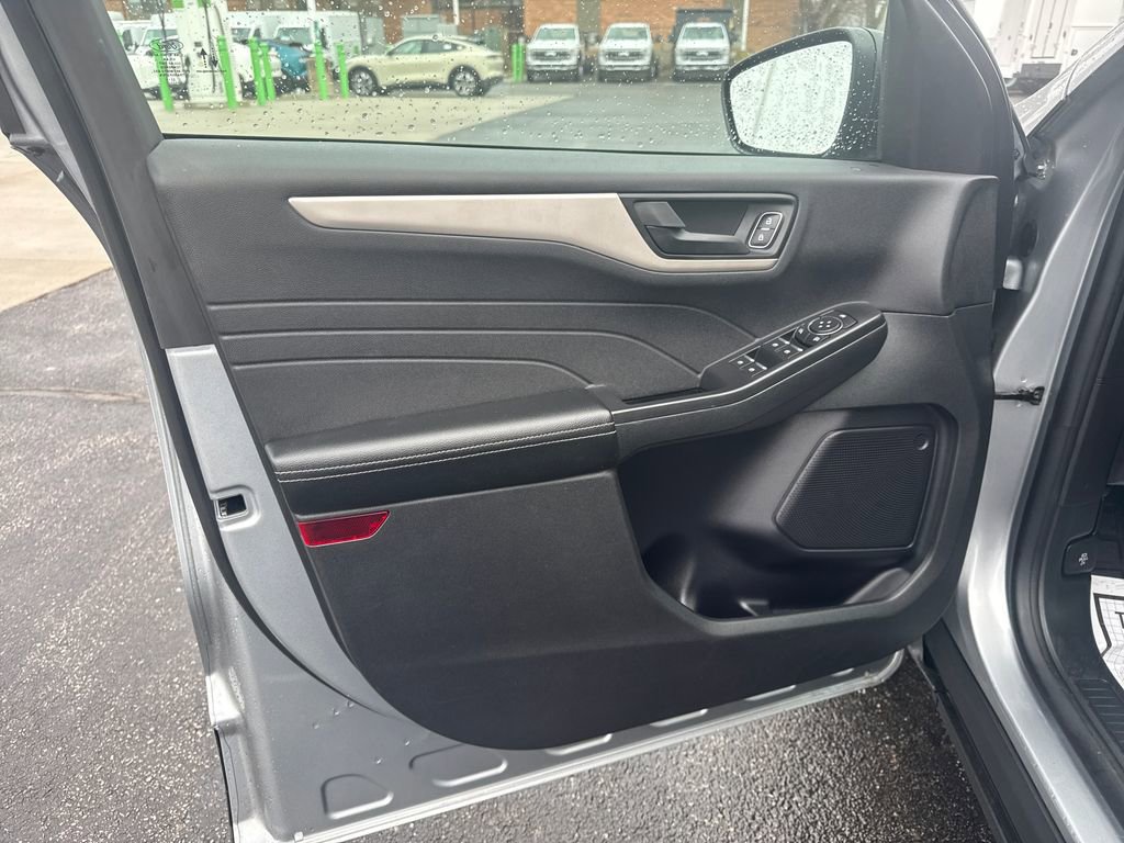 Used 2022 Ford Escape SE w/ Cold Weather Package image 24