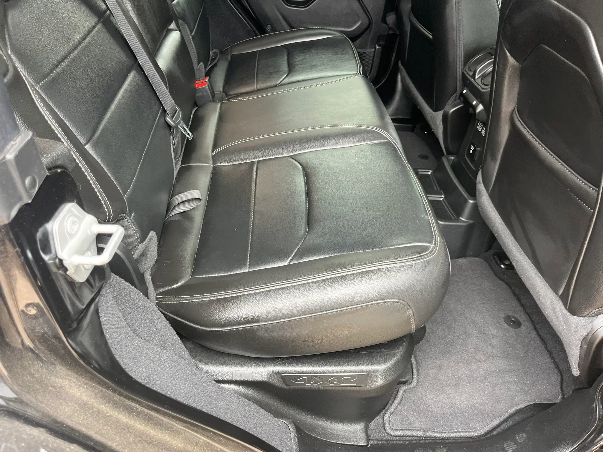 Used 2023 Jeep Wrangler Unlimited Sahara w/ Cold Weather Group AWD/4WD image 22