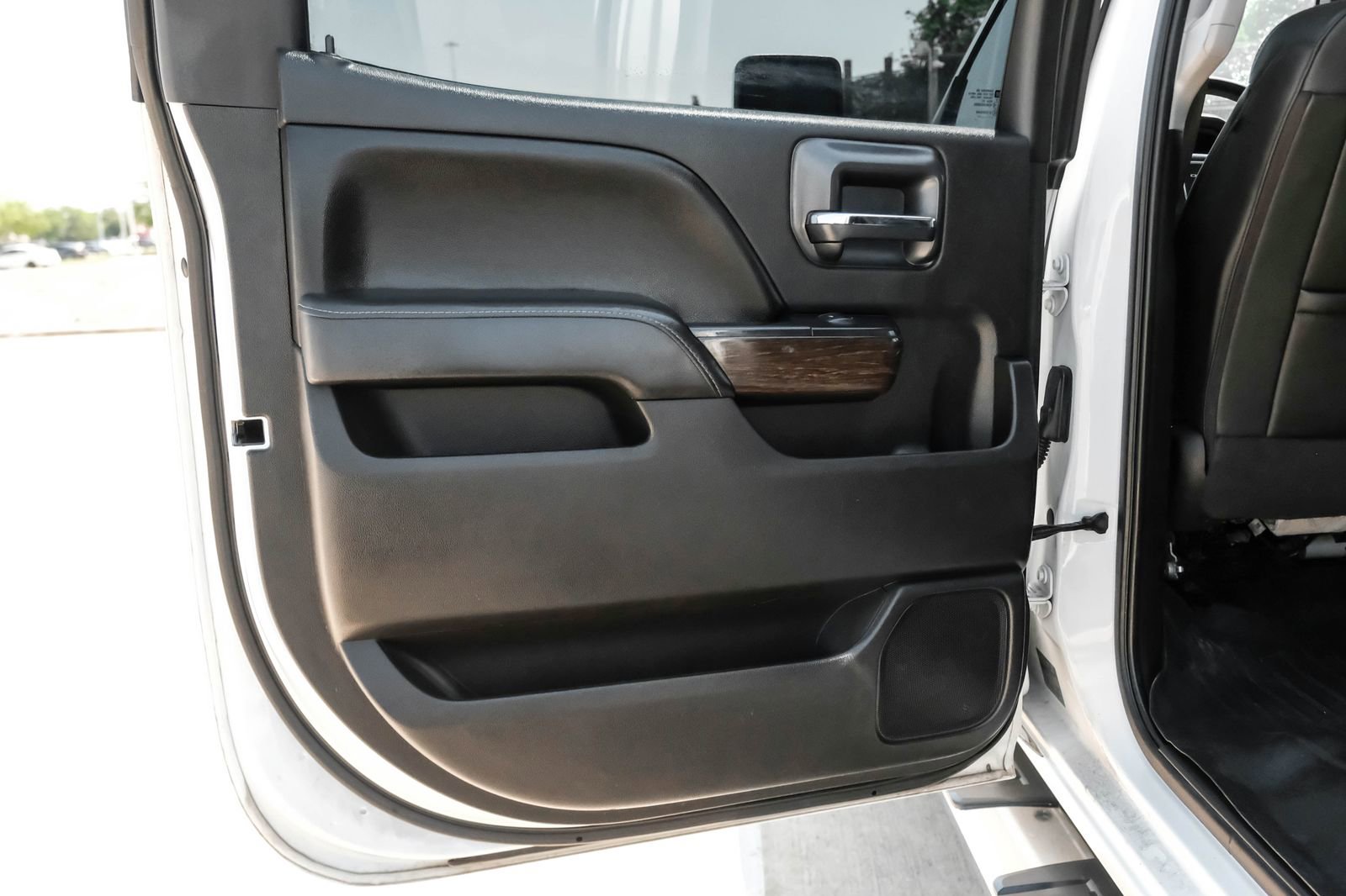 Used 2017 GMC Sierra 2500 Denali w/ Duramax Plus Package AWD/4WD image 43