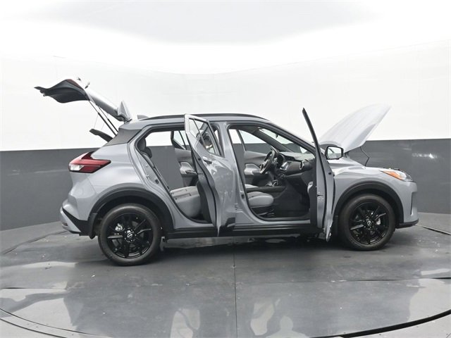 Used 2024 Nissan Kicks SR w/ SR Premium Package image 31
