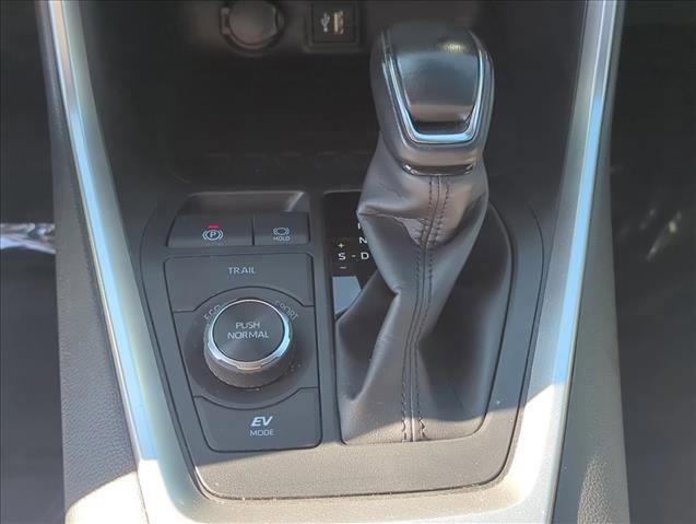 Used 2023 Toyota RAV4 SE image 13