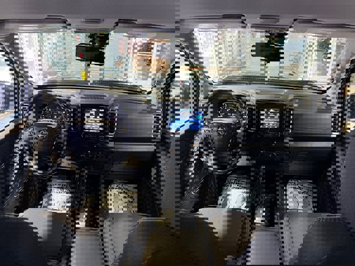 Used 2024 Nissan Frontier SV image 31