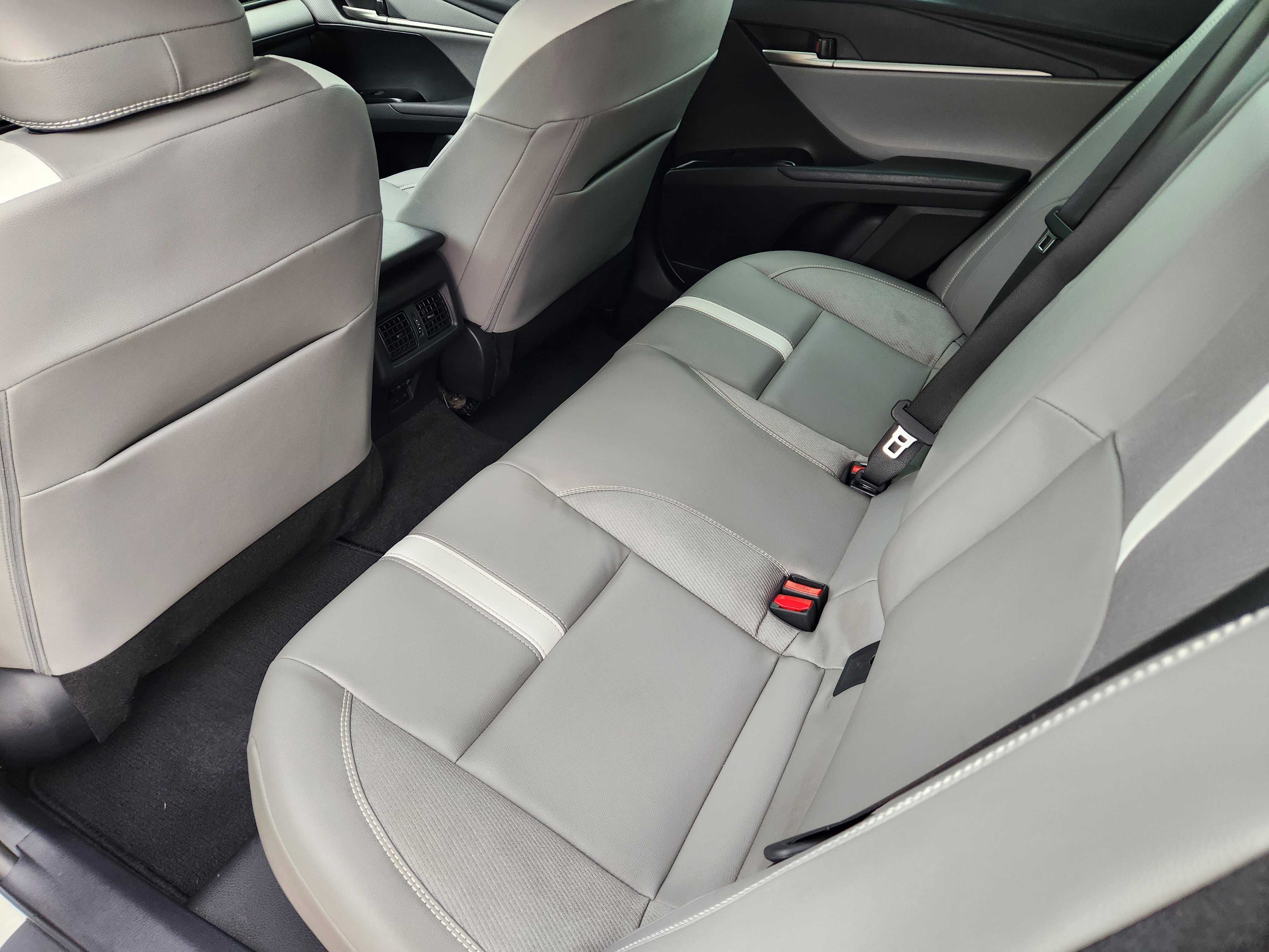 Used 2025 Toyota Camry SE w/ Multimedia Upgrade Package image 33