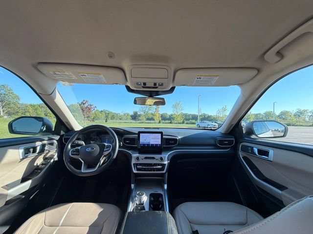 Used 2021 Ford Explorer XLT w/ Equipment Group 202A AWD/4WD image 22