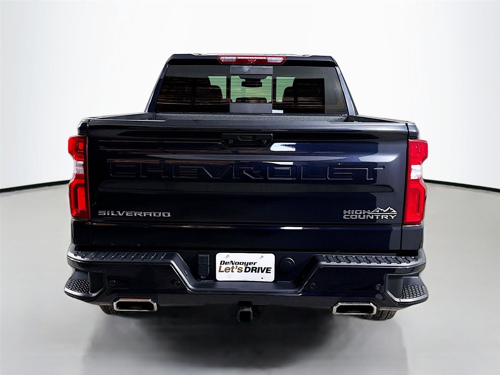 Used 2022 Chevrolet Silverado 1500 High Country w/ High Country Premium Package image 8