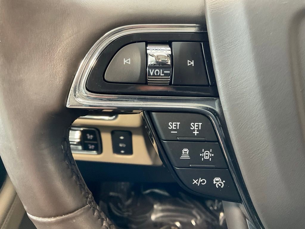 Used 2023 Lincoln Navigator Reserve image 11