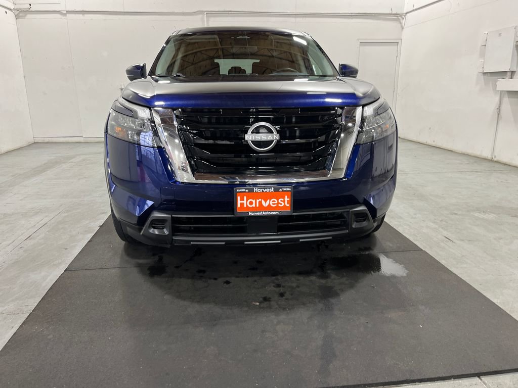 Used 2025 Nissan Pathfinder SV image 2