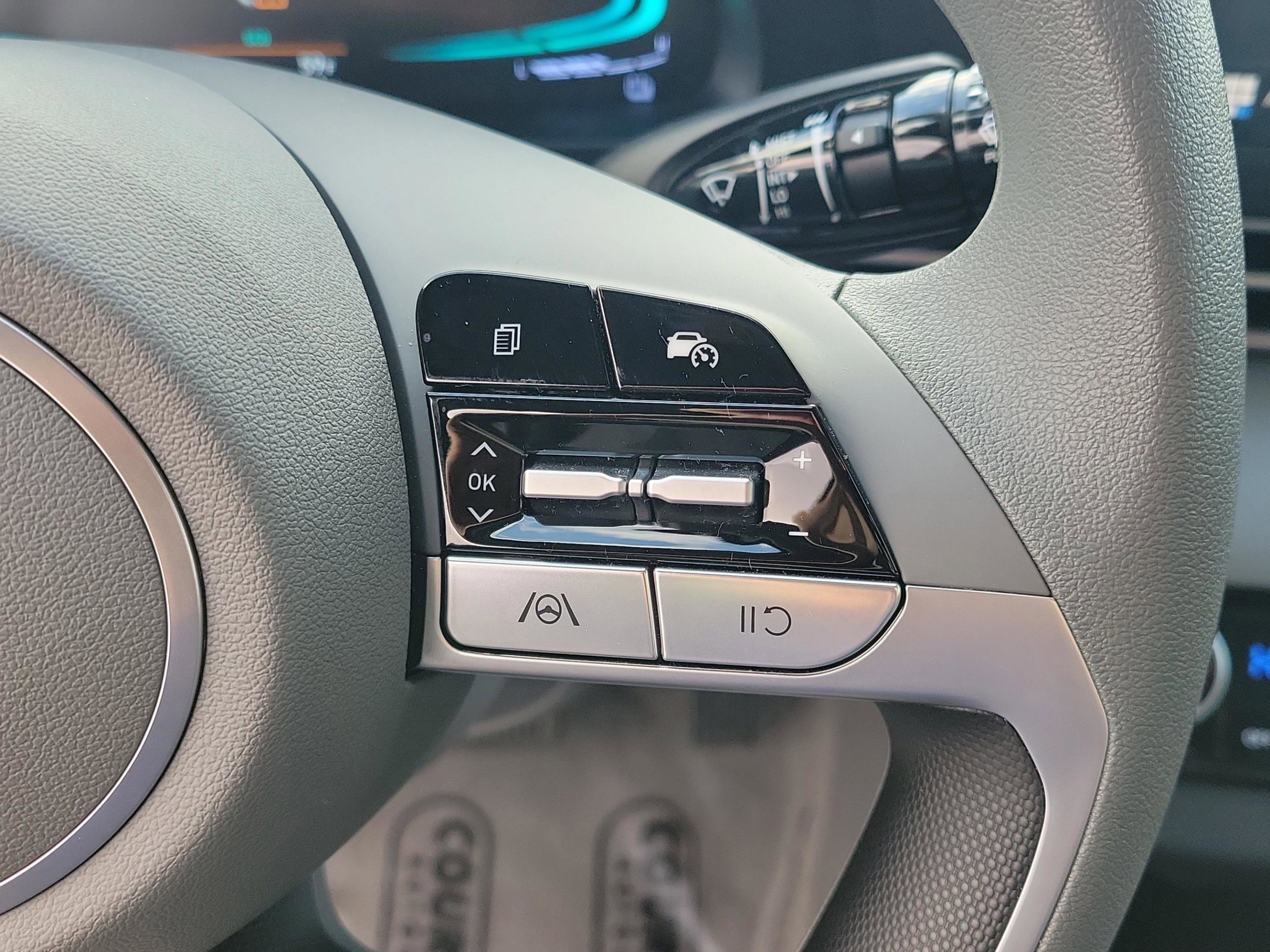 Used 2025 Hyundai Elantra Hybrid FWD image 10